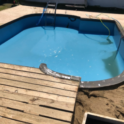 Accessoires indispensables pour l'entretien de votre piscine : produits et outils Béthune